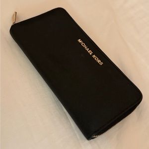 Michael Kors Jet Set Travel Saffiano Leather Continental Wallet